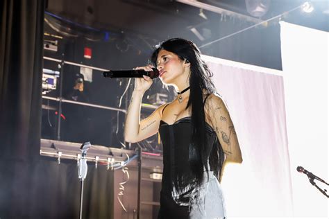 CONCERT REVIEW – Nessa Barrett – New York - CelebMix