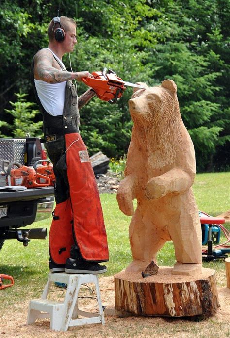 art in park | Bear carving, Chainsaw wood carving, Chainsaw carving ...