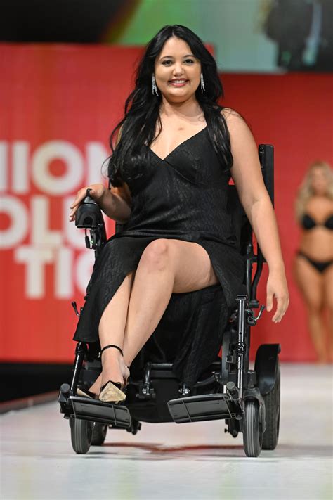 Victoria’s Secret Makes Its Adaptive Fashion Debut on the Runway of