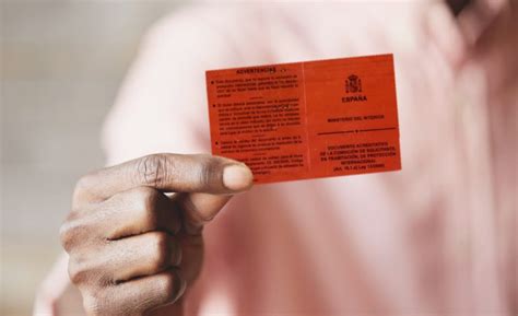 Tarjeta Roja de Asilo en España Qué es y cómo solicitarla