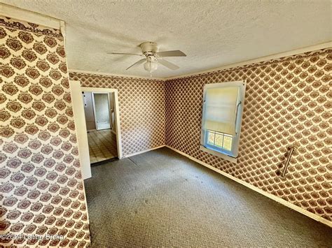 c.1955 Kentucky Fixer Upper Farmhouse For Sale on 1.37 Acres Under $100K