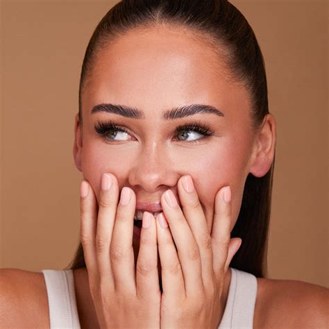 sign   exclusive deals