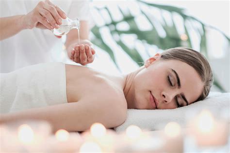 Lesbian Oil Massage: A Controversial New Trend Taking Over The US? Image 3