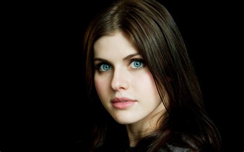 Stunning Blue-Eyed Actress HD Wallpaper