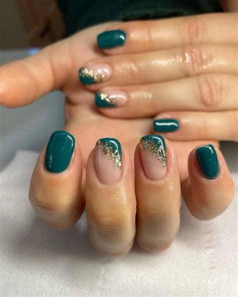 teal fingernails 7
