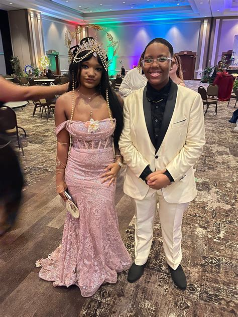 Duncanville High School football win brings national attention to the local district 32