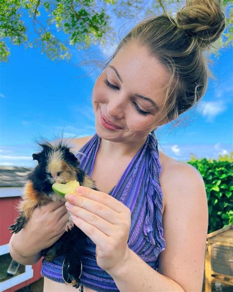 Sammi Hanratty 07/15/2022 • CelebMafia