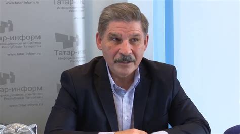 Роберт Миннуллин отказался говорить по-русски - YouTube