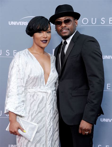 Omar Epps' Wife Keisha Looks Flawless in Selfies with Hair Bun, Hoop
