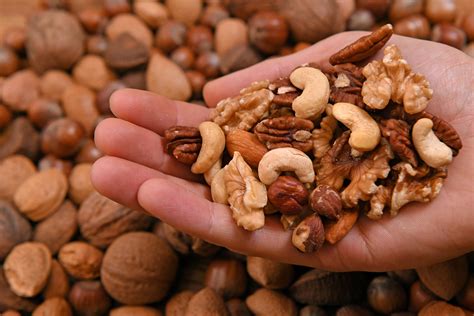 Handful of nuts a day ‘associated with 17% lower risk of depression ...