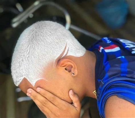 Nevou No Cabelo Masculino - Nevou platinado | Desenho de cabelo masculino, Corte de cabelo ...
