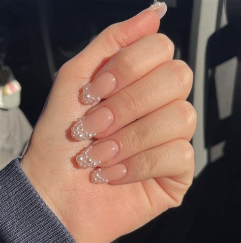 10 Pearl Nail Designs to Elevate Your Next Manicure | Pearl nails ...