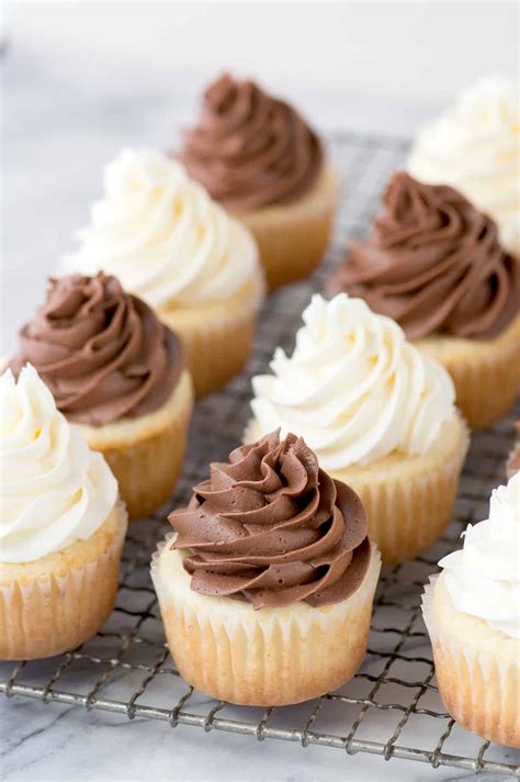 Pretty Yellow Cupcakes