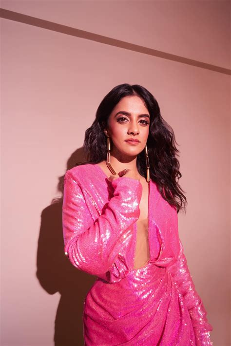 jasleen royal black hat