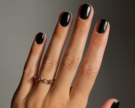 Esmalte Em Unha Curta