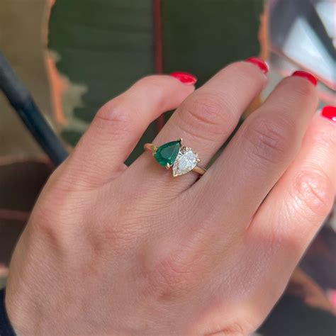 Pear Shaped Emerald & Diamond Toi et Moi Ring | Berlinger Jewelry