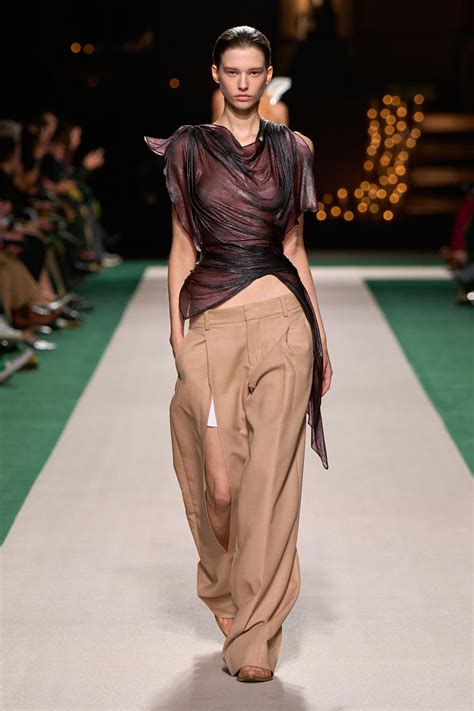 Victoria Beckham Spring 2025 Ready-to-Wear Collection | Vogue