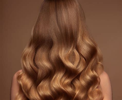 Glossing für die Haare: Das Glanz- und Farbtreatment