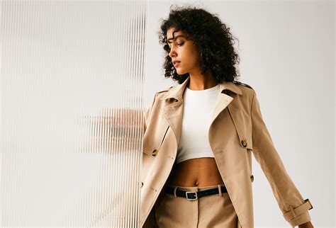 Enfréntate al clima cambiante con estilo: Los mejores abrigos ligeros ...