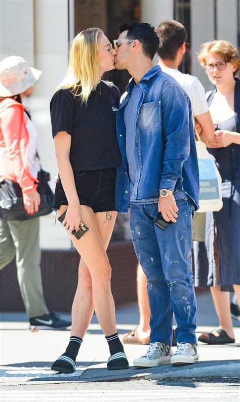 Sophie Turner and Joe Jonas Kissed in New York City Photo