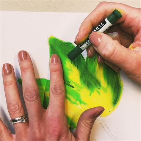 Mindful leaf drawing exercise • The Creative Cooldown