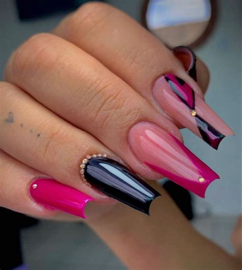 Unhas Pretas Com Rosa - Unha rosa e preto | Unhas pretas e rosas, Unha stiletto decorada, Unhas ...