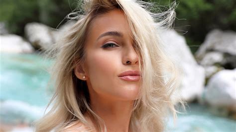 «Cara Mell» HD Wallpapers