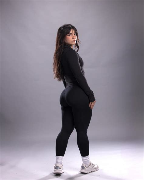 ALANALARANA 🖤 ☾ | Representando Mexico y Latinoamérica.🇲🇽 Voy por el