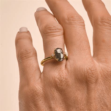 Should Consider Custom Engagement Ring Designs – MTD