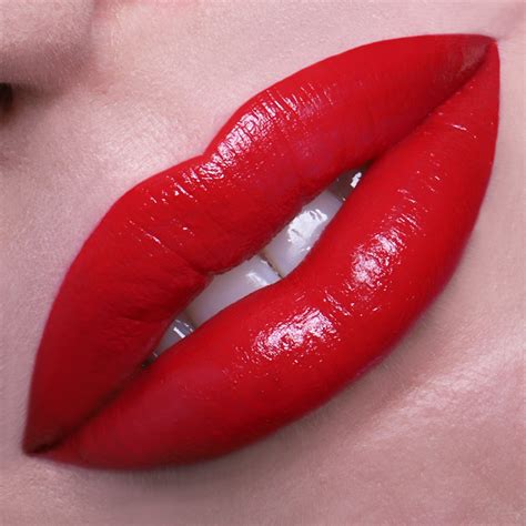 Matte lipstick - Red Star 143 - NEE MAKE UP MILANO