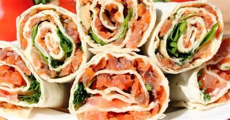 Рулет из лаваша с красной рыбой и сыром - Со Вкусом