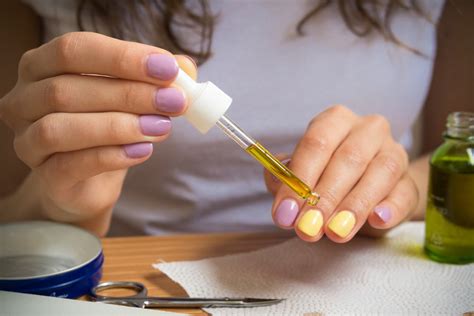 The Best Organic Cuticle Oils in 2023 – Reviews by Hollywood Life ...