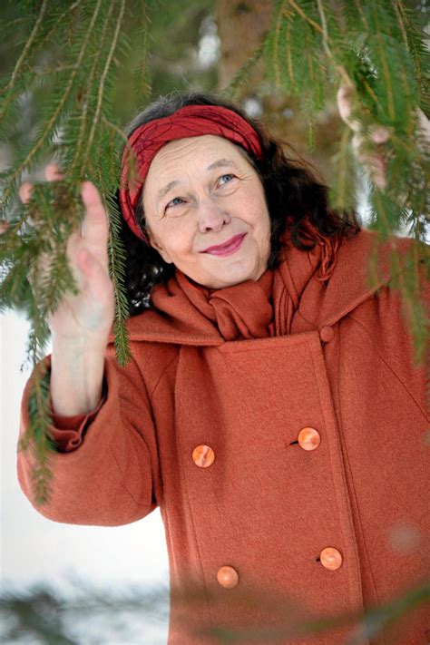 Helena Nuutinen tutkii uudessa kirjassaan metsän merkitystä ...