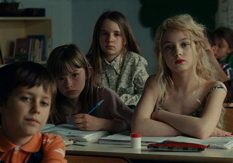 映画『ヴィオレッタ』仏一流女性写真家イオネスコが娘のヌードを撮影した実話 - ファッションプレス