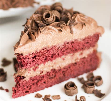 Healthy Vegan Red Velvet Cake + Chocolate Mousse Frosting (gluten free)