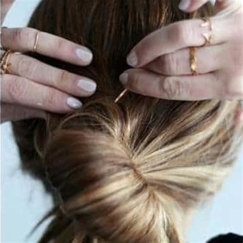 how to tie bun for short hair