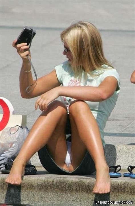 Upskirt oops ?amateur girls didn't know about cam shooting Porn