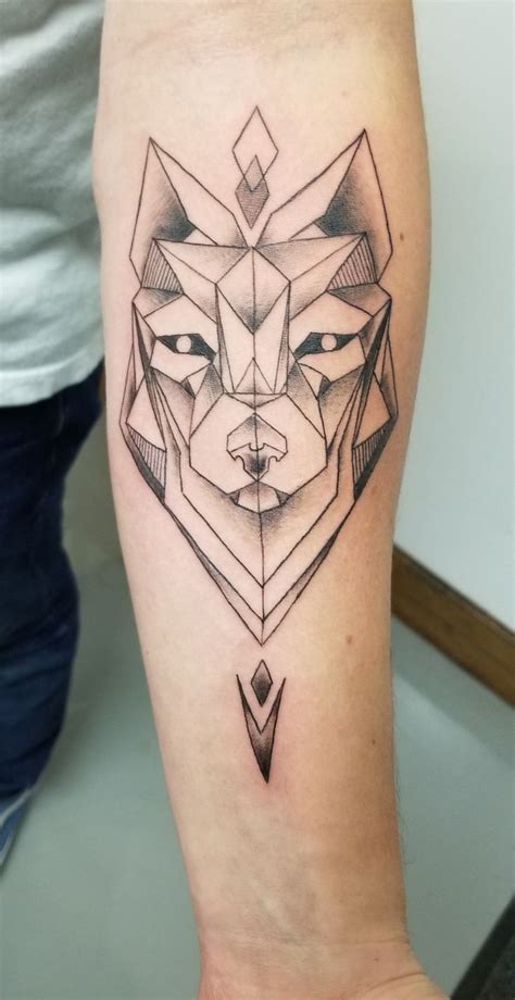 Geometric Wolf Tattoo | Tattoos, Pen tattoo, Geometric wolf tattoo