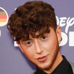 king harry age bio family famous birthdays