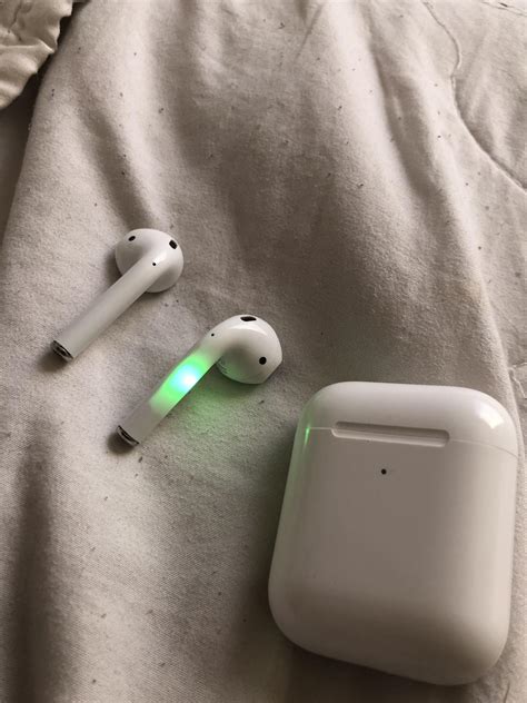 What Does Green Light Mean Airpods at Alannah Thwaites blog