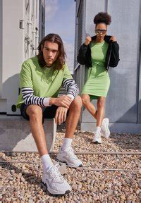 adidas Originals OZWEEGO - Matalavartiset tennarit - ftwr white/ftwr ...