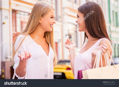 694,072 Beautiful Woman Talking Images, Stock Photos & Vectors ...