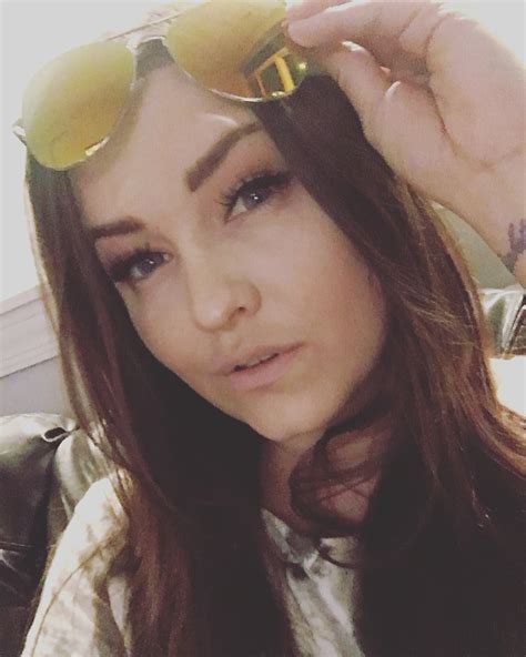 Tamara Lynn Chambers on Twitter: "Pulled out my yellow sunglasses. Must