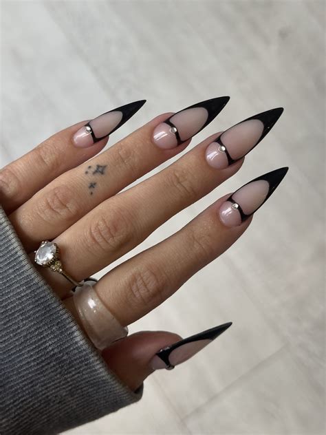 Nail inspo in 2025 | Almond nails, Grunge nails, Edgy nails