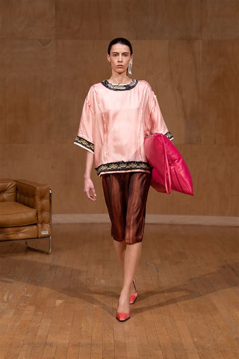 Julie Kegels Fall 2025 Ready-to-Wear Runway, Fashion Show & Collection