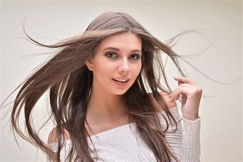 Download Woman Brunette HD Wallpaper