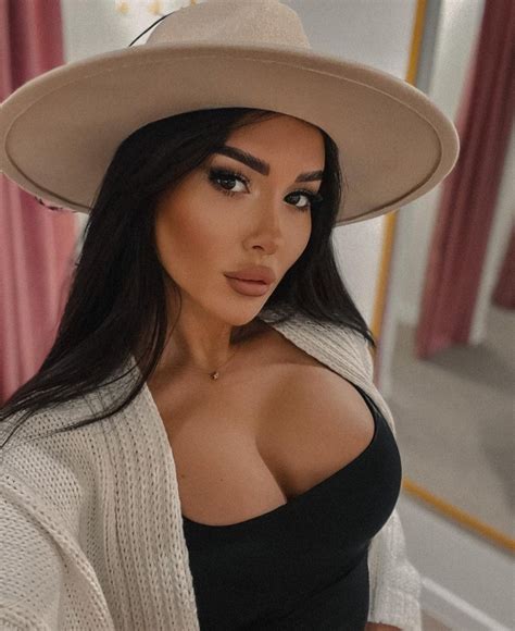 Kira escort from Milan - EscortHub