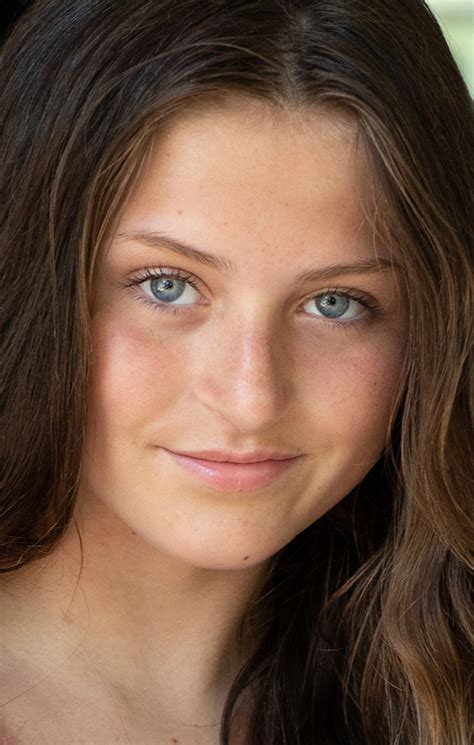 caylee blosenski smotret filmy  serialy onlayn