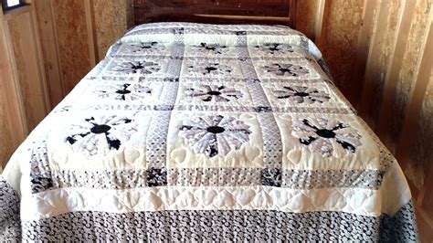 Amish Mennonite Quilt Dresden Plate Black & White California