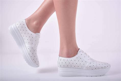 Дамски сникърси на платформа естествена кожа бели EOBUVKIBG 501-1245 ...
